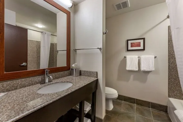 Room 4 of 38