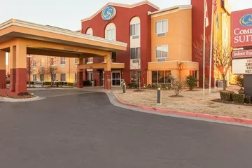 Comfort Suites Tulsa Central