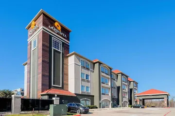 La Quinta Inn & Suites by Wyndham Fort Worth Arlington West