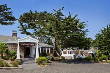 Lighthouse Lodge & Cottages