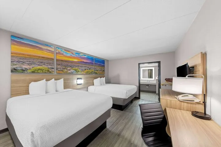 Room 4 of 28