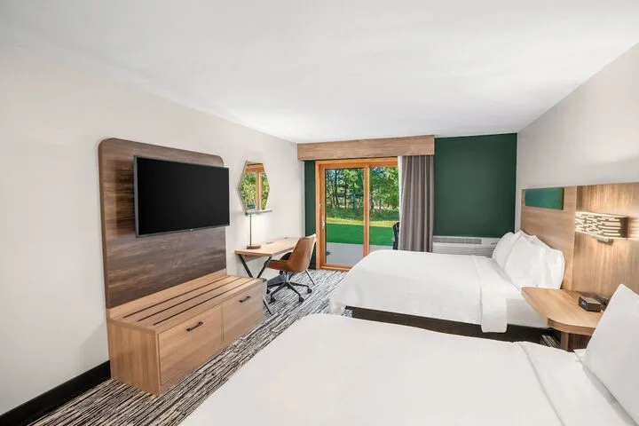 Room 4 of 120