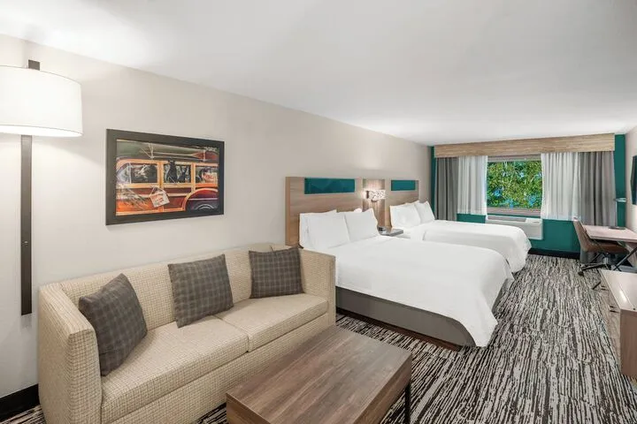 Room 3 of 120