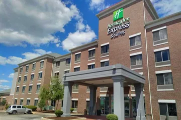 Holiday Inn Express & Suites Milwaukee Nw Park Place by IHG