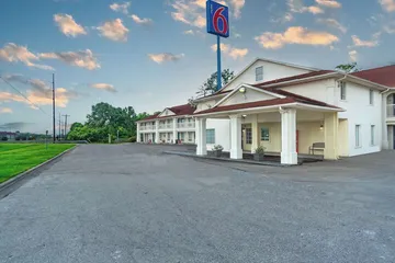 Motel 6 Livingston TX