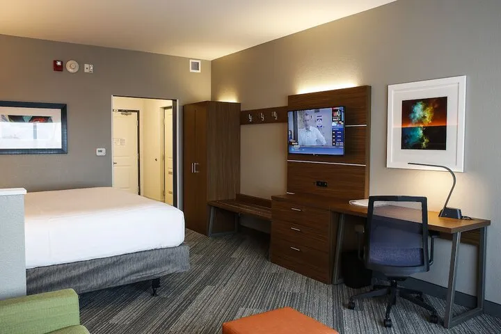 Room 4 of 42