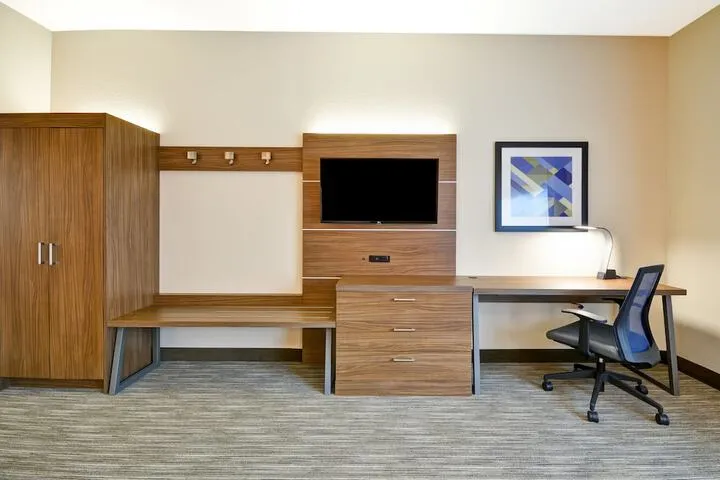 Room 3 of 42