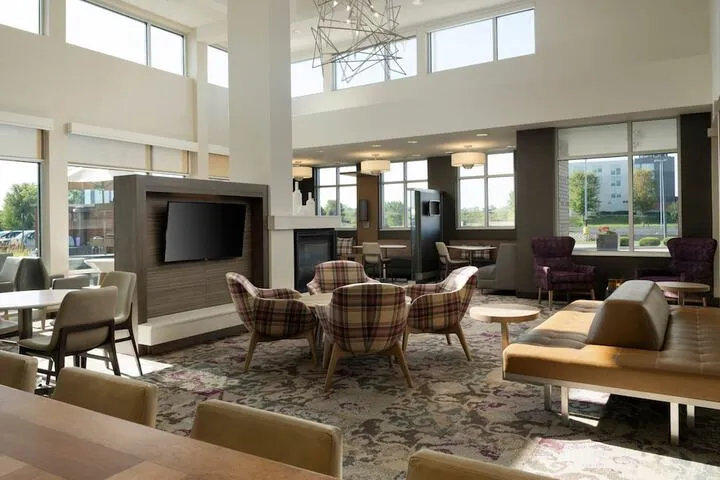 Lobby lounge