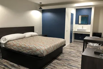 Tradewinds Motel