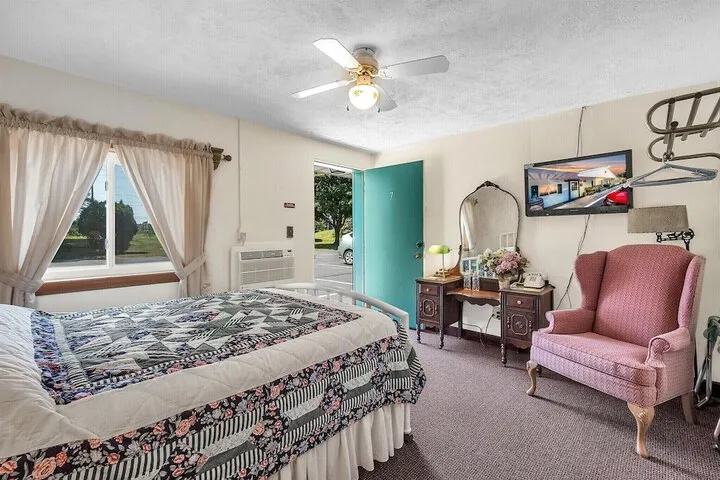 Room 5 of 17
