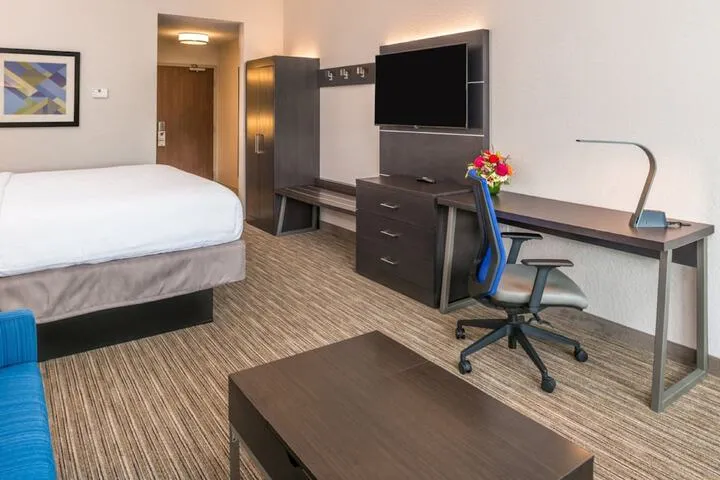 Room 4 of 42