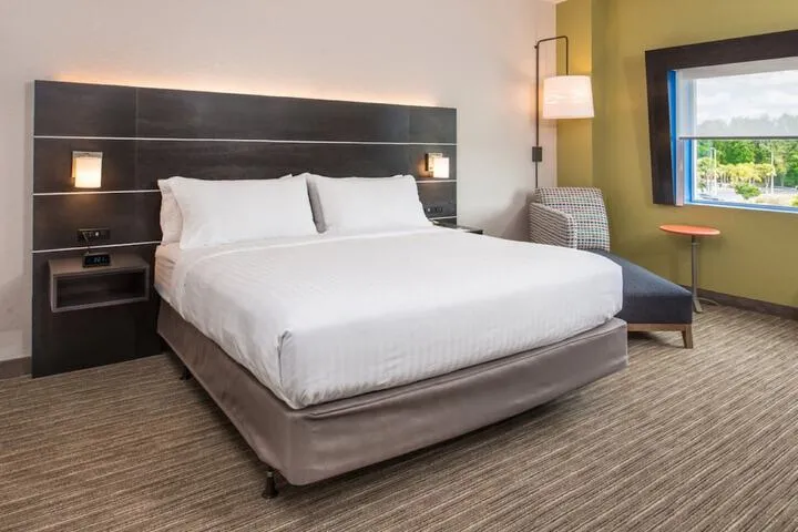 Room 3 of 42