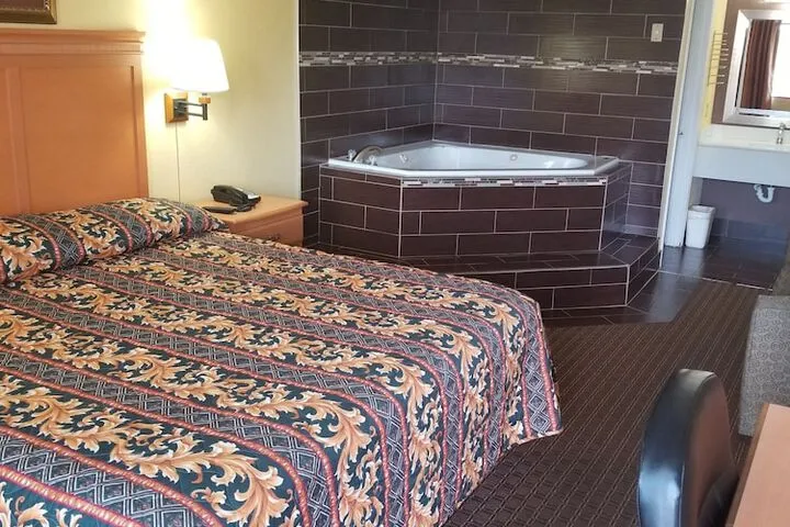 Room 4 of 17