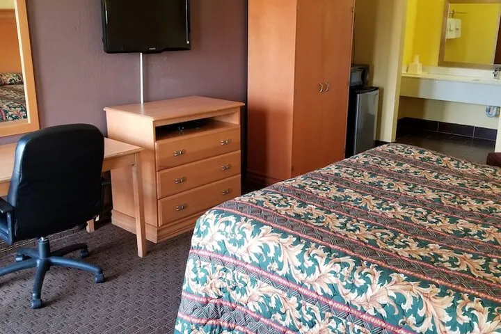Room 5 of 17
