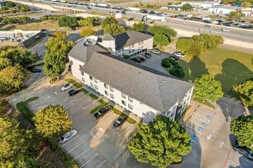 Days Inn & Suites by Wyndham DeSoto