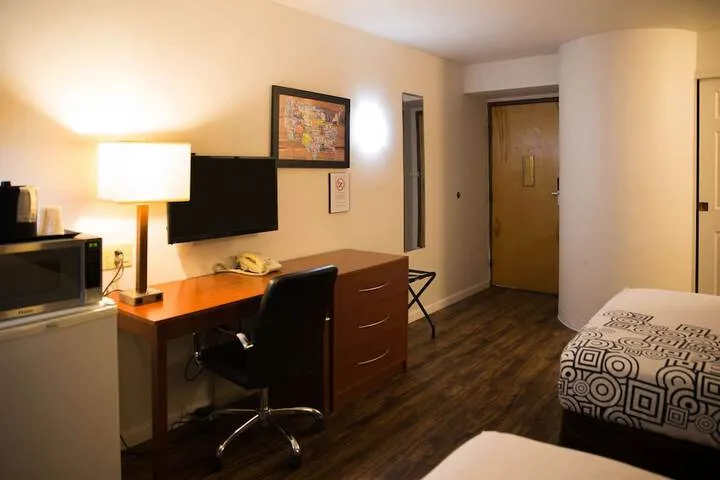 Room 5 of 17