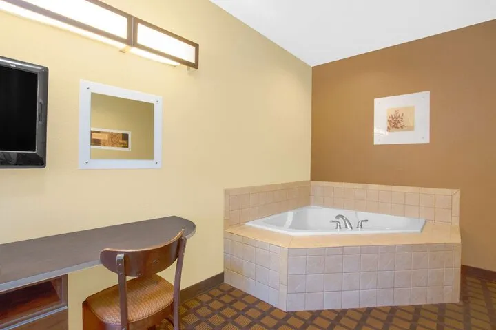 Room 5 of 20