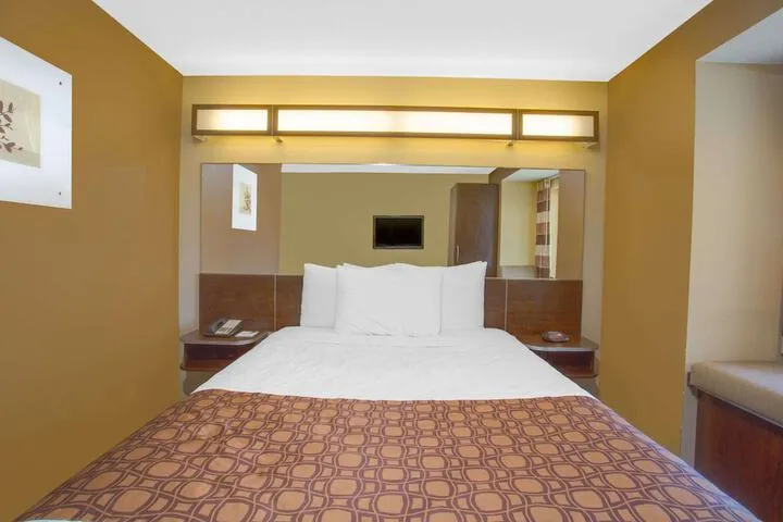 Room 3 of 20