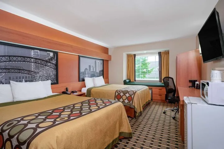 Room 4 of 17