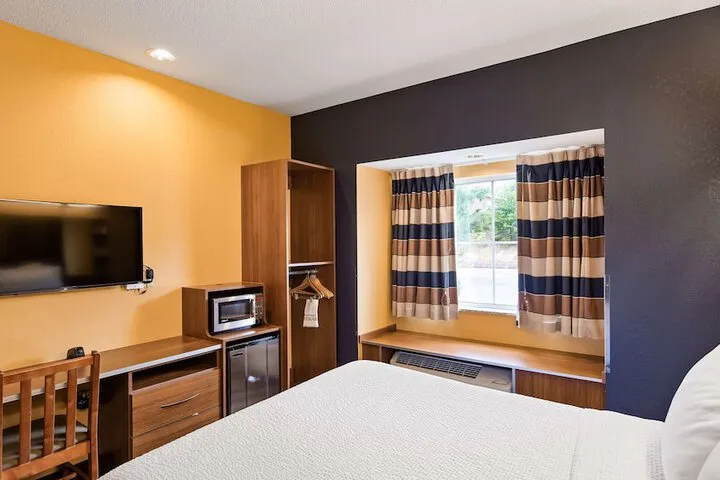 Room 4 of 34