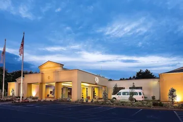 DoubleTree by Hilton Charlotte Airport