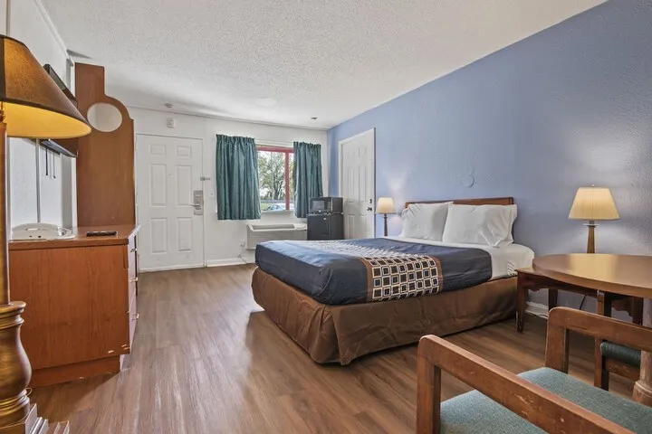Room 4 of 13