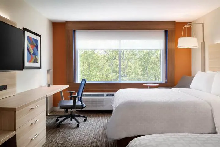 Room 4 of 19