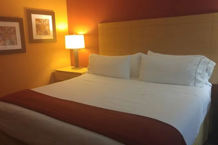 Room 2 of 23
