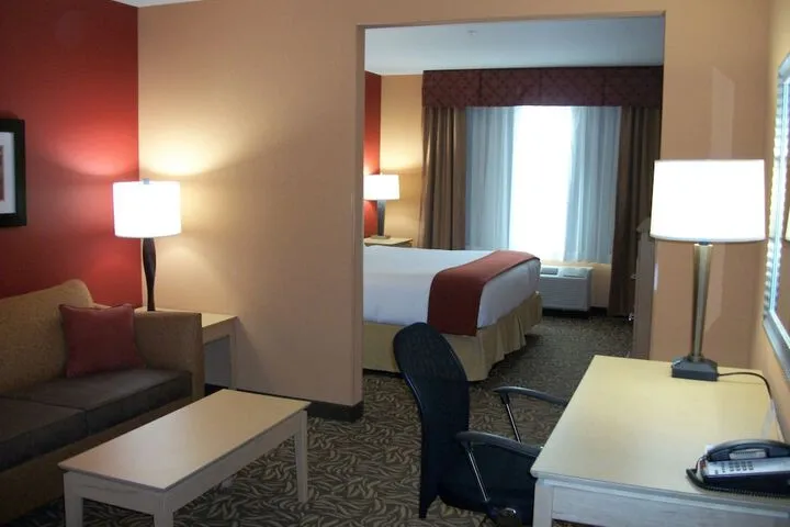Room 4 of 23