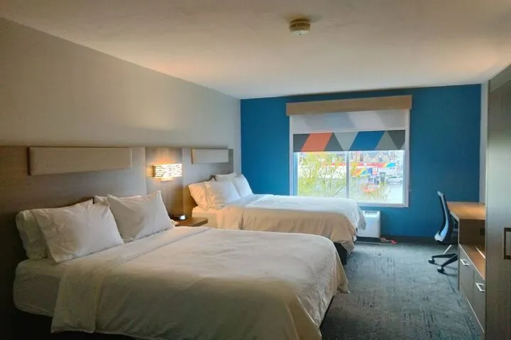 Room 4 of 61