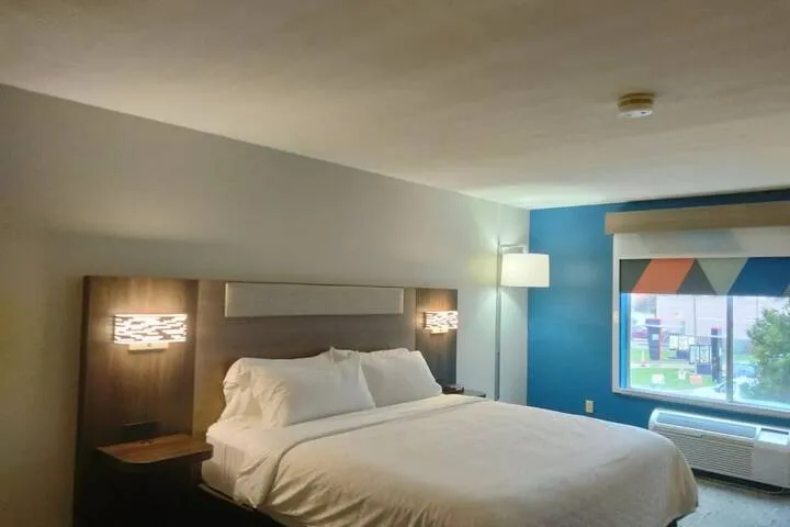 Room 5 of 61