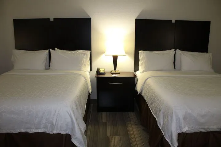 Room 4 of 32