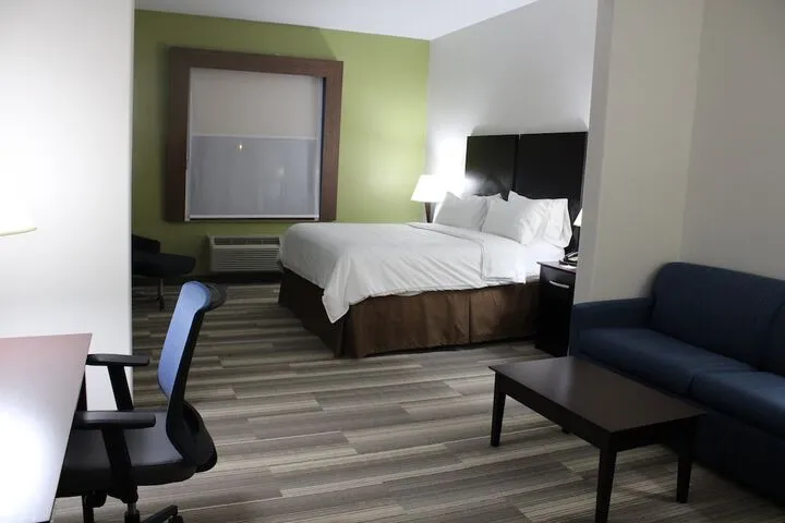 Room 5 of 32