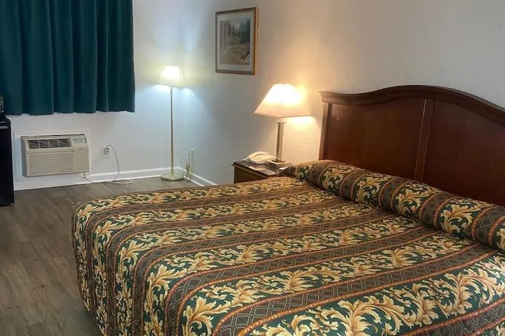 Room 4 of 15