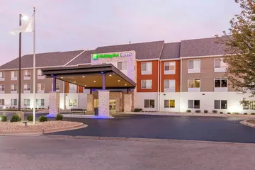 Holiday Inn Express & Suites Chicago West - St. Charles by IHG