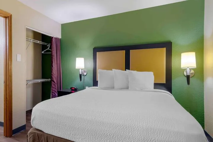 Room 4 of 24