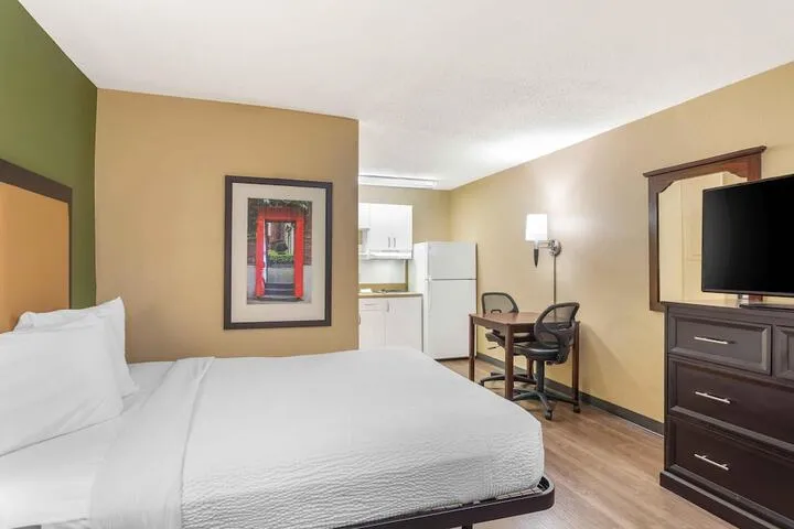 Room 5 of 28