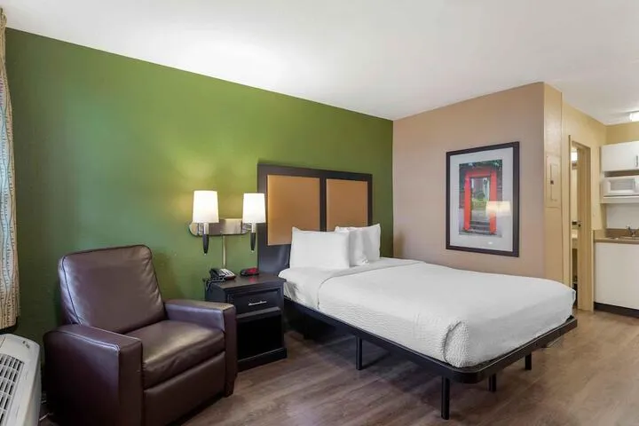 Room 4 of 28
