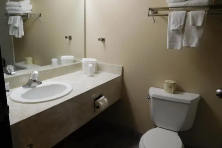 Room 3 of 33