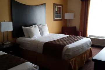 Paradise Inn & Suites