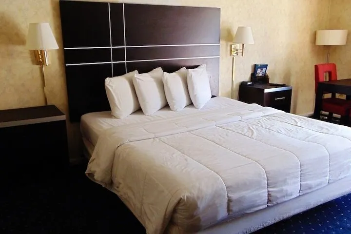 Room 4 of 20