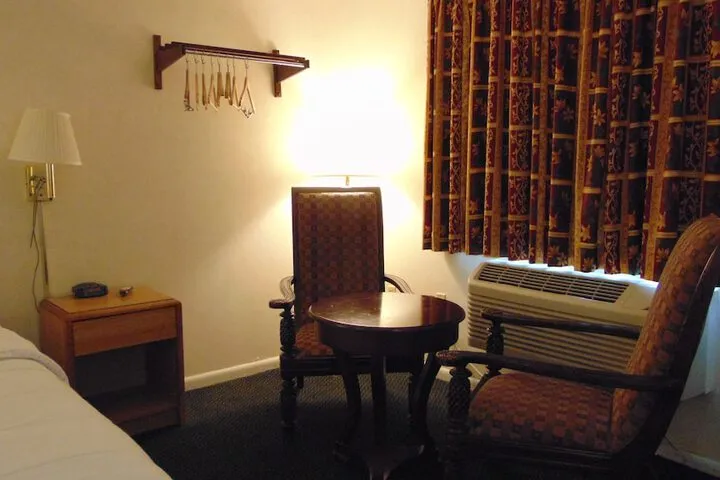 Room 5 of 20