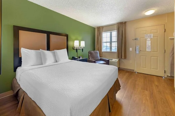 Room 4 of 28