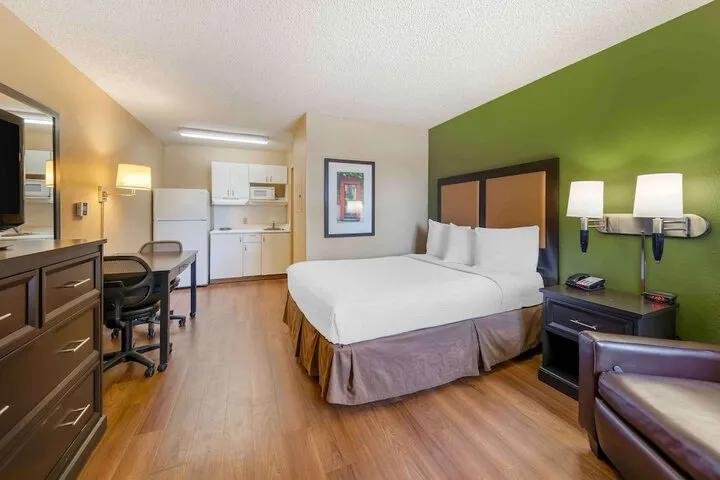 Room 5 of 28