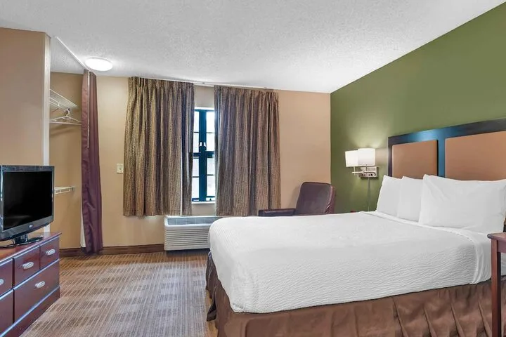 Room 5 of 27