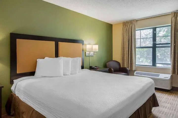 Room 2 of 10