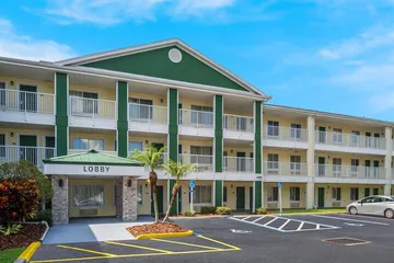 HomeTowne Studios by Red Roof Orlando - UCF Area
