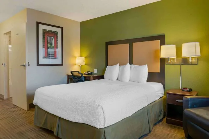 Room 5 of 33