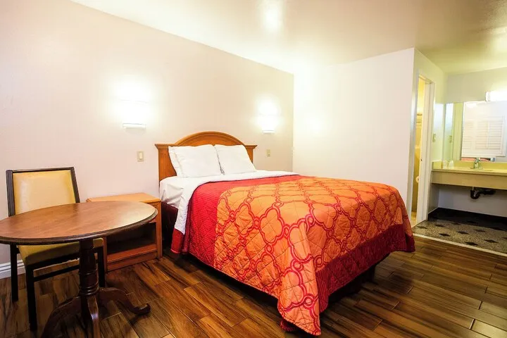 Room 4 of 24