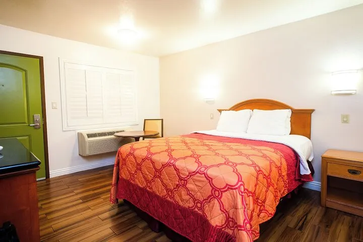 Room 5 of 24